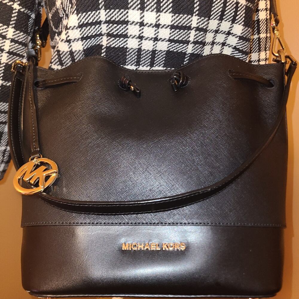 Michael Kors Trista Medium Saffiano Leather Drawstring Bucket Bag 35H8GT7M2U